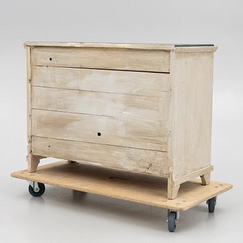 A chest of drawers, 19th century.