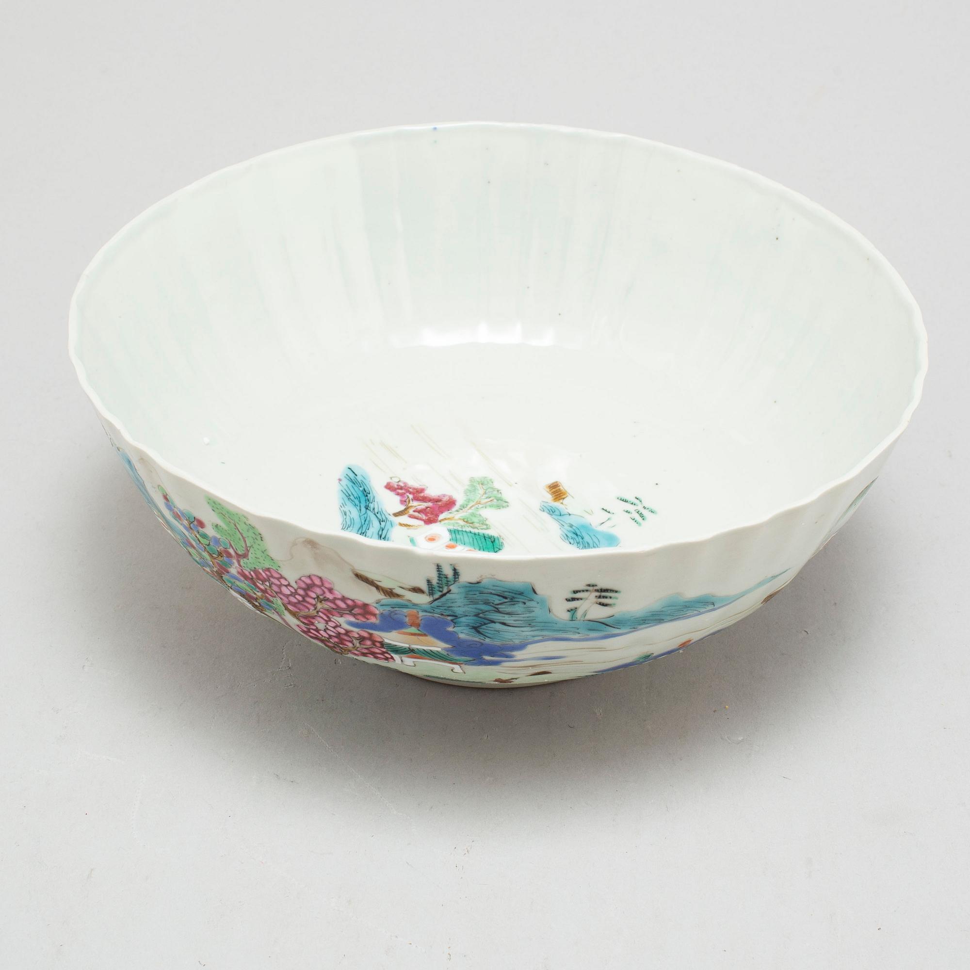A YONGZHENG BOWL, Qing dynasty, 18th century.