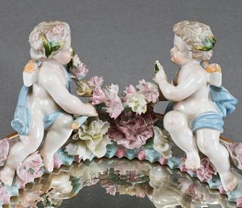 SPEGEL, porslin, omkring 1900.