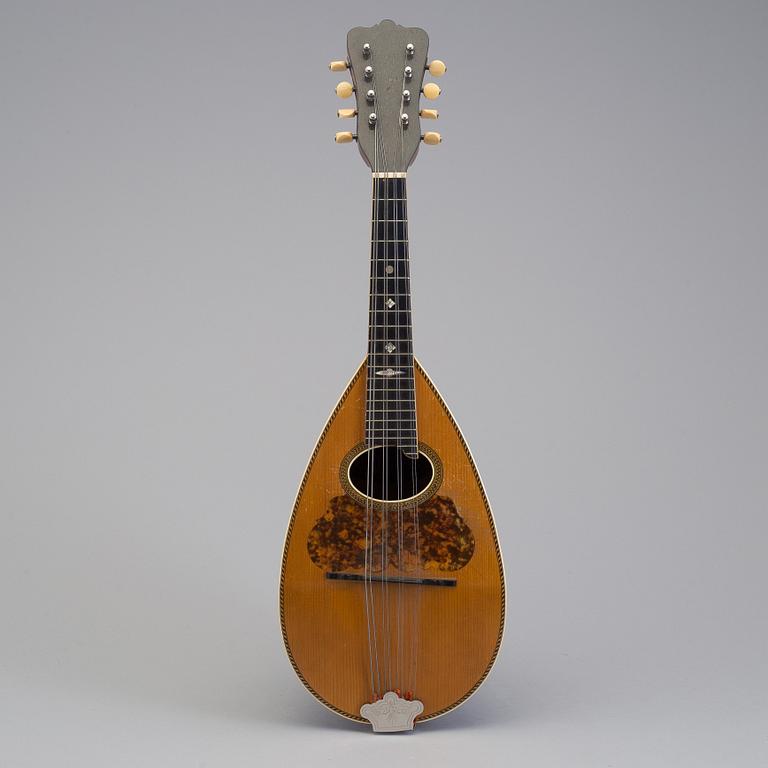 A CREMONATONE WASHBURN MANDOLIN, first half of the 20th century.