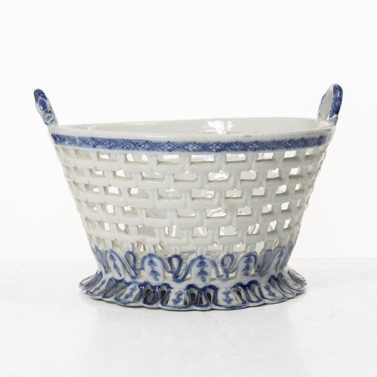 A blue and white chesnut basket, Qing dynasty, 18th century.