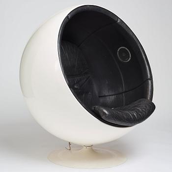 Eero Aarnio, a 'Ball chair', Asko International, 1960-70s.