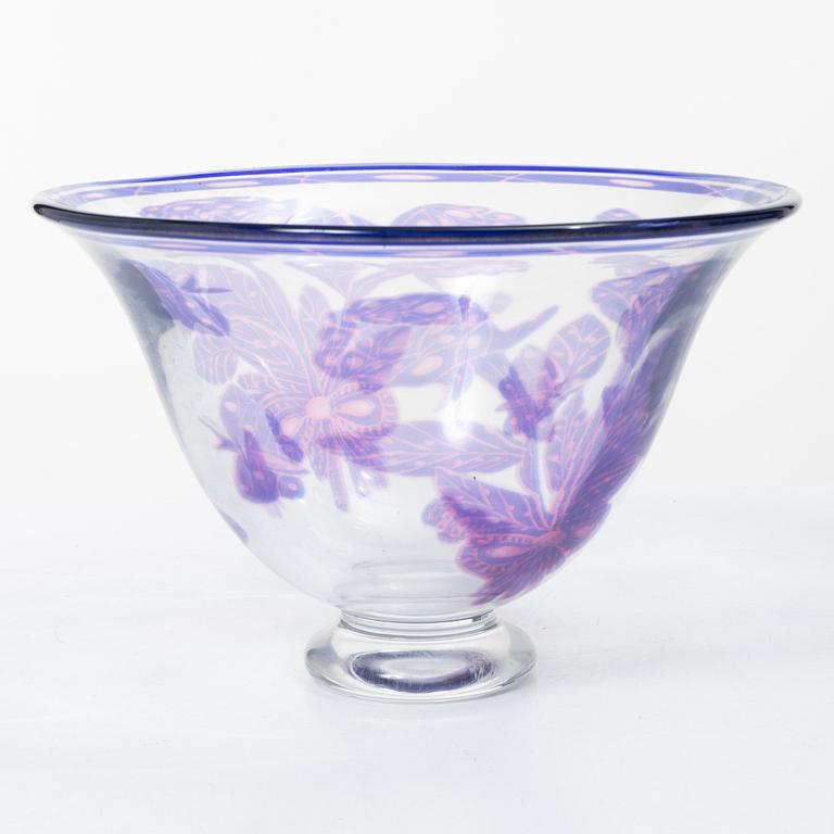 Wilke Adolfsson, a glass bowl.