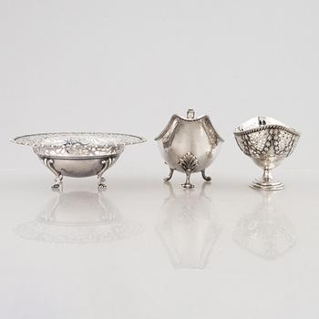Two silver bowls and a sauce bowl, England and Sweden, 1900-1932.