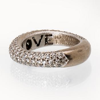 Ole Lynggaard ring 18K vitguld med 159 briljanter 1,75 ct totalt TW VS, "Love Collection", original etui.