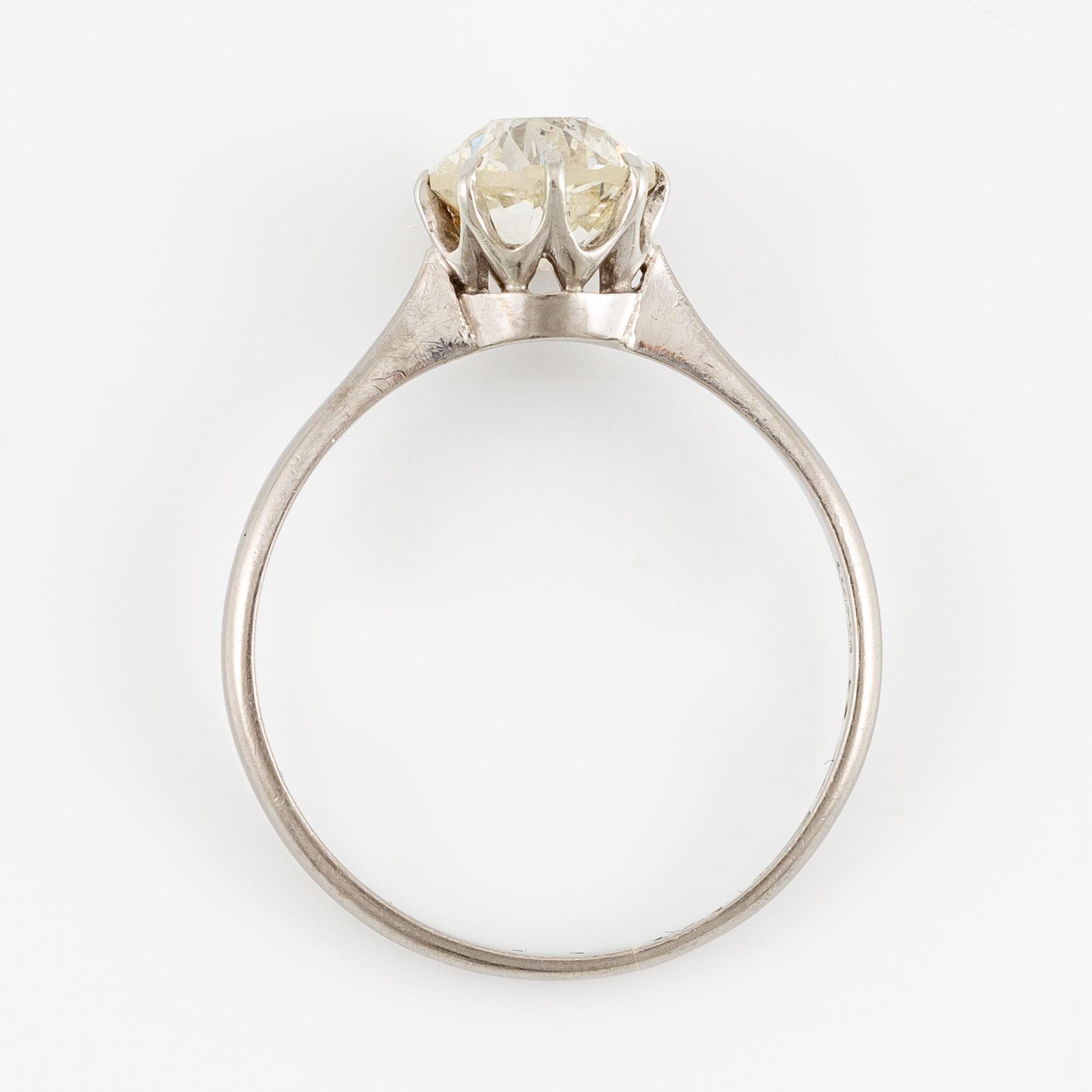 Ring 18K vitguld med en gammalslipad diamant.