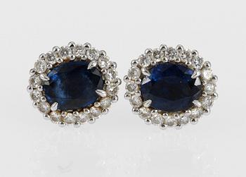 601. EARRINGS, set with blue sapphires and small diamonds, app. tot. 0.15 cts.