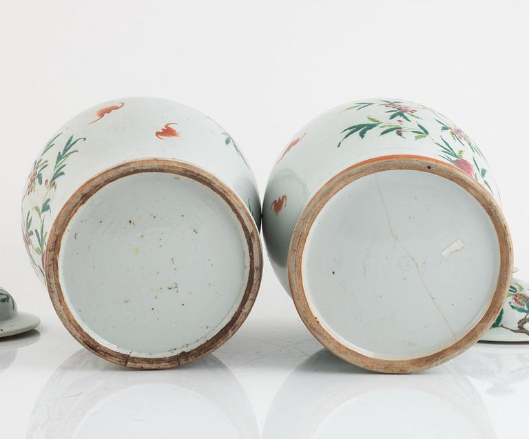 A pair of Chinese famille rose peach vases with covers, late Qing dynasty/circa 1900.