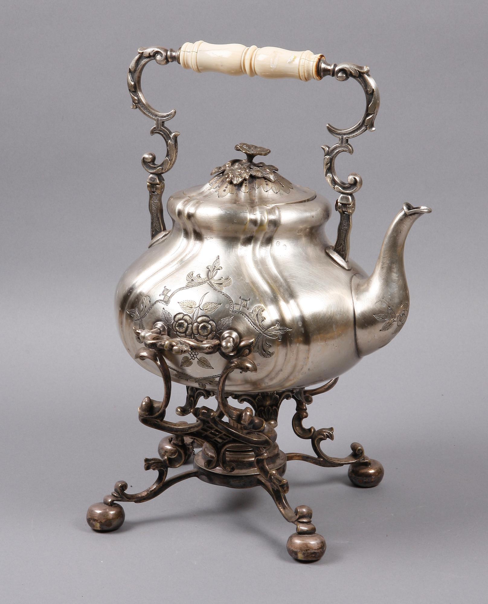 TÉKANNA PÅ RECHAUD, pläter. Trol England. 1800-tal.