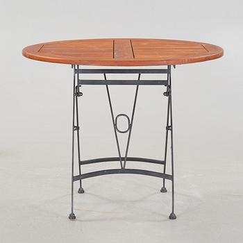 A garden table and four garden chairs from Covent Garden, 21th century.