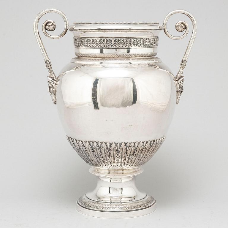 Prakturna, silver 800/1000. Utländska stämplar 1900-tal. Louis XVI-stil.