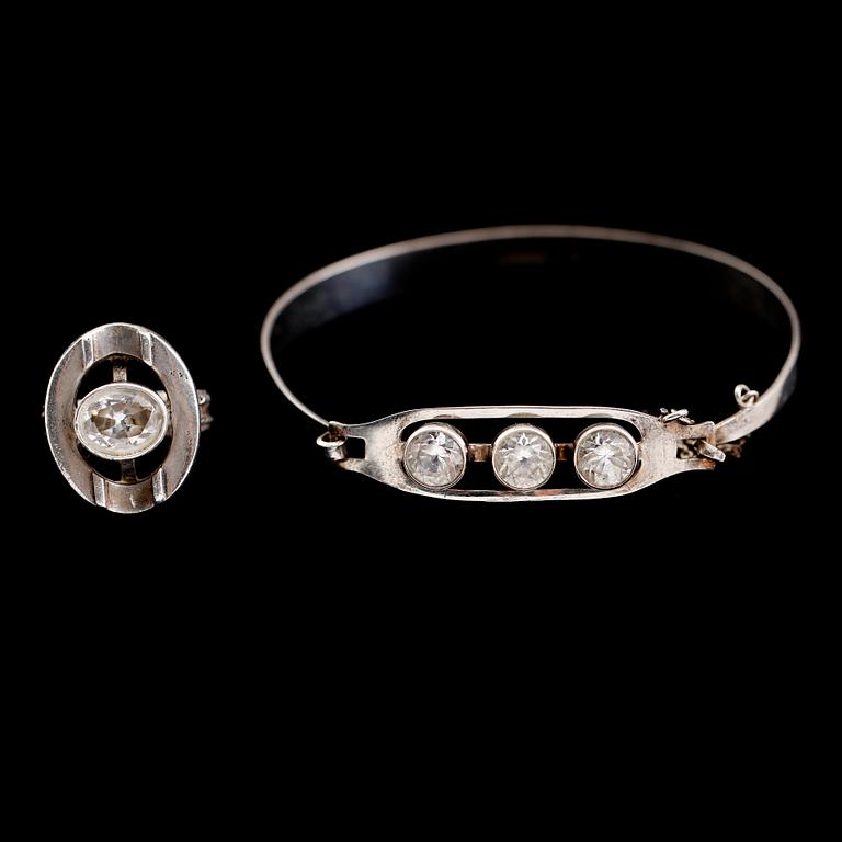 ARMBAND samt RING, silver, med bergkristaller, 1970-tal. Vikt ca 20 gram.