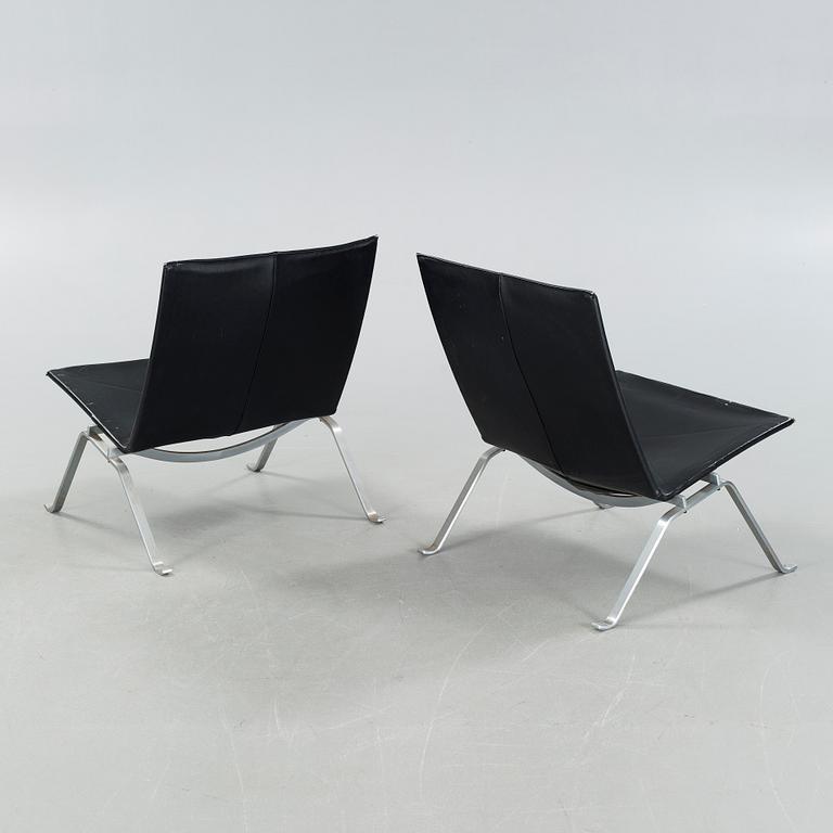 A pair of "PK22" chairs, designed by Poul Kjaerholm, made by Fritz Hansen in 1989.