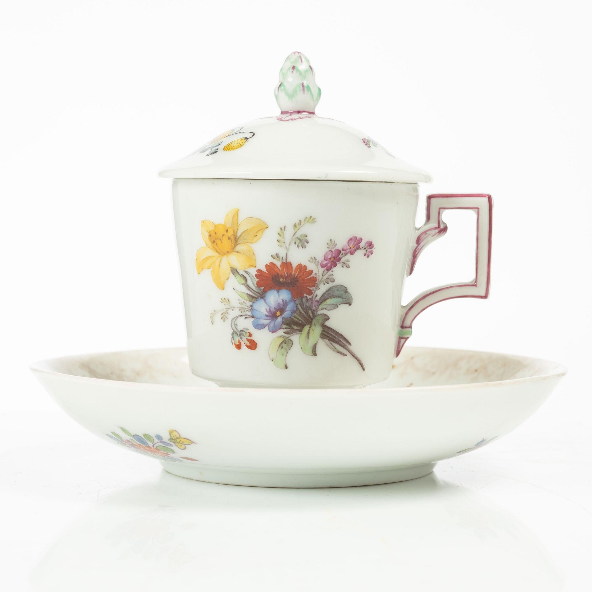 Kopp med lock, fat, porslin, Meissen respektive KPM, 1700-/1800-tal.