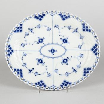 Gallerskål, porslin, Royal Copenhagen, "Musselmalet helblond", tidig modell, omkring 1800, fatet modell 1056 1893-1900.