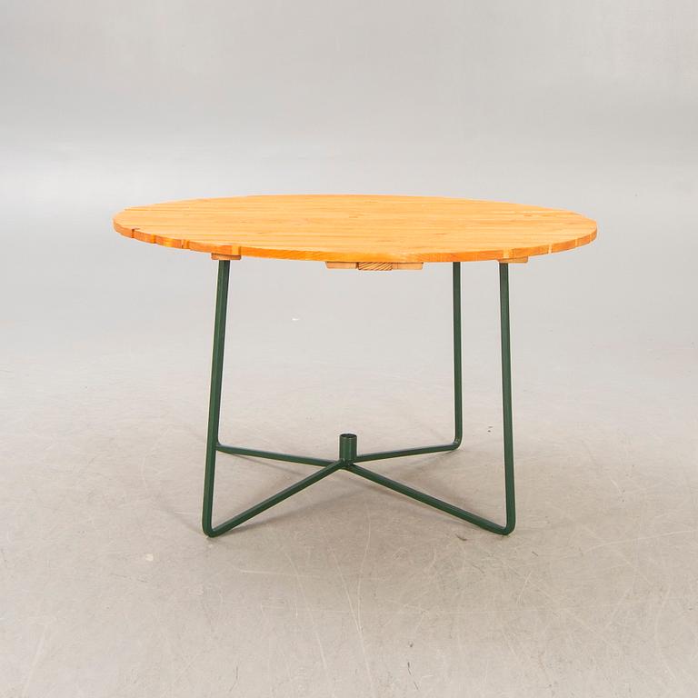 A five pcs garden suite by Arthur Lindquist  model A2, Grythyttan Stålmöber, late 20th century.