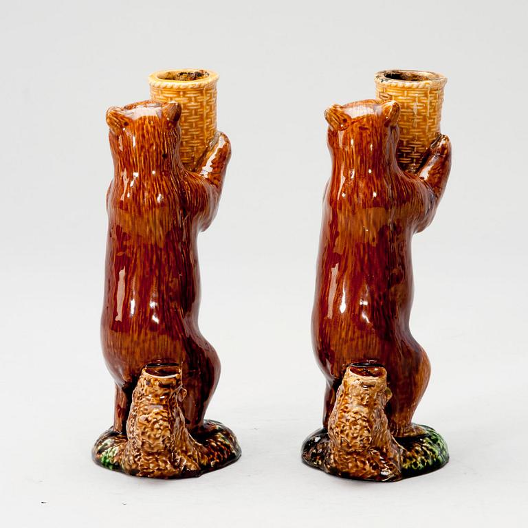 A PAIR OF CANDLESTICKS.