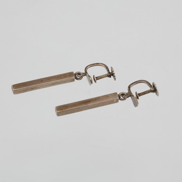 ÖRHÄNGEN, silver, Kaplan,Stockholm, 1953. Vikt 6,6 gram.