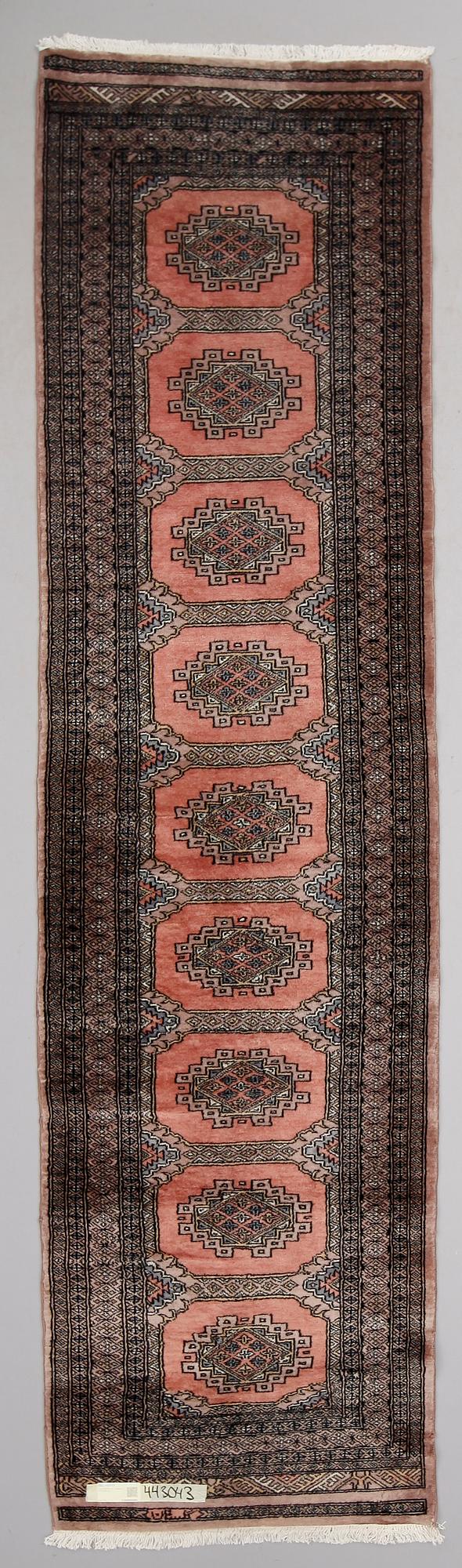 GALLERIMATTA, Pakistan. 300 X 82 cm.