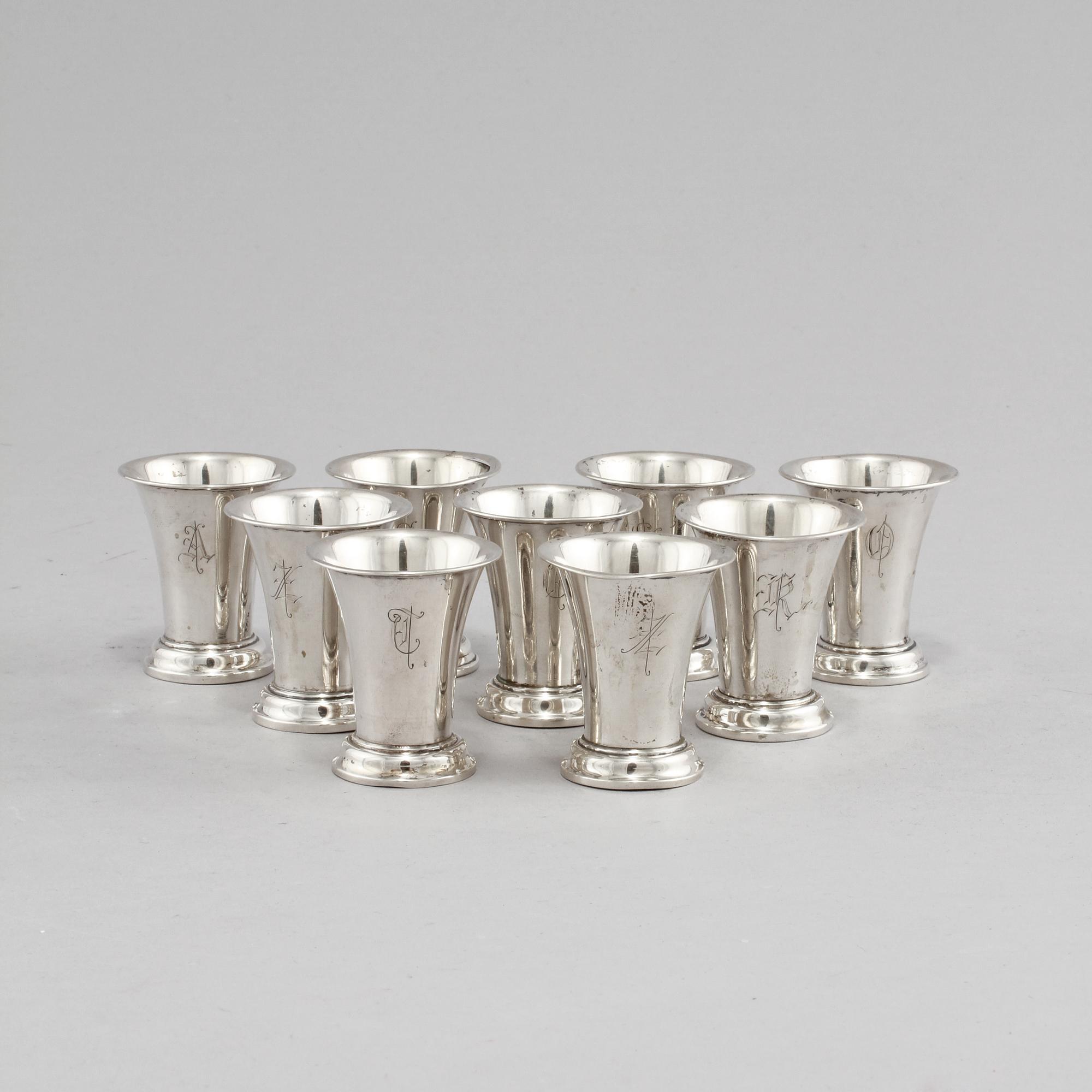 SUPKOPPAR, 9 st, silver, C G Hallberg, Stockholm, 1896. Vikt 100 g.