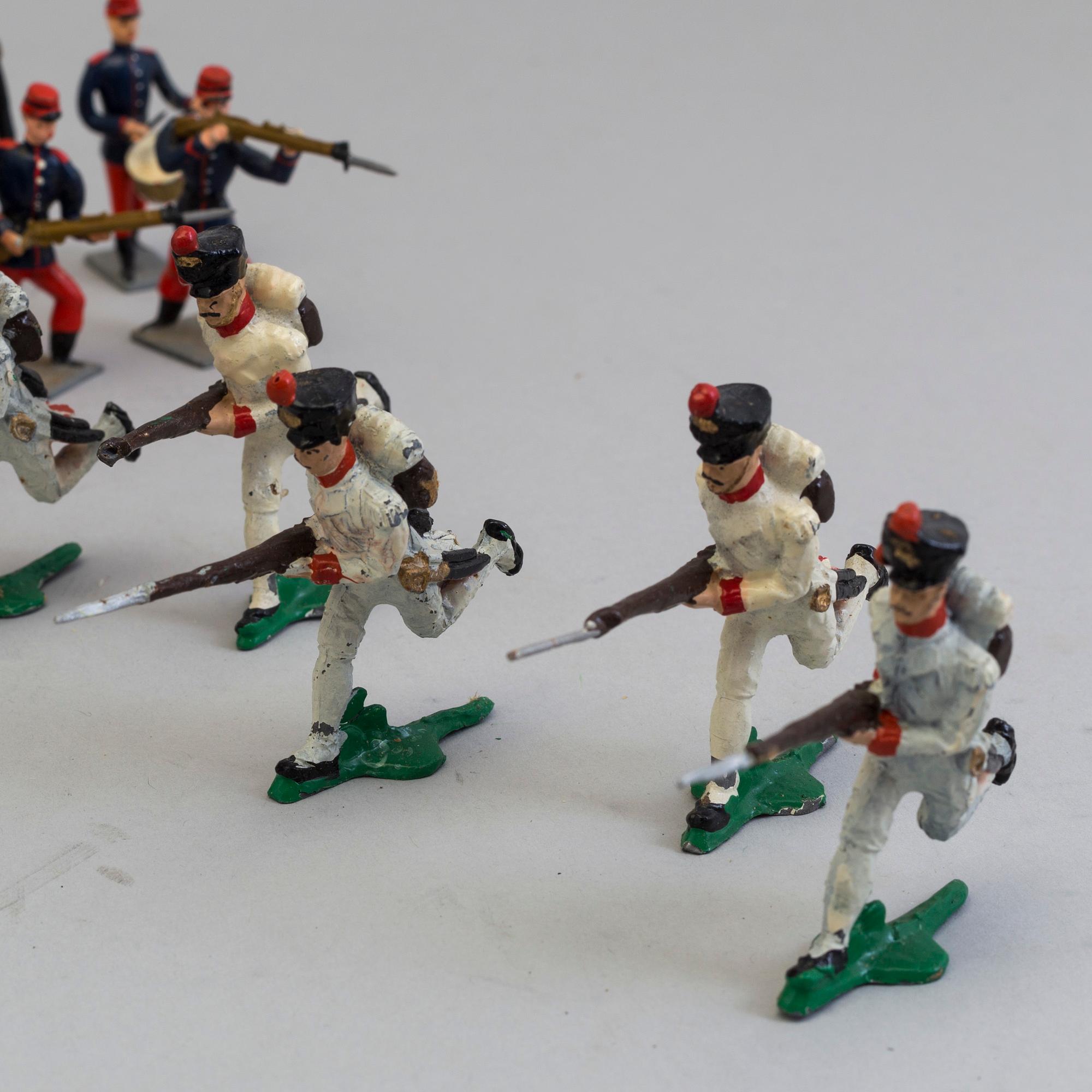 TENNSOLDATER, 48 st, bl.a. Holger Eriksson, 1900-tal.