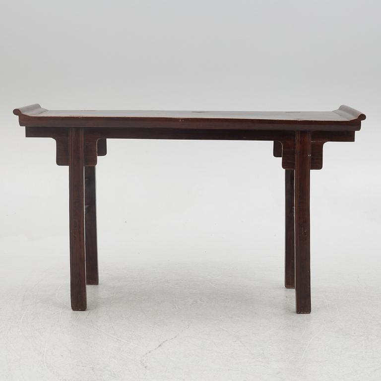 A Chinese altar table, late Qing dynasty / 20th century.