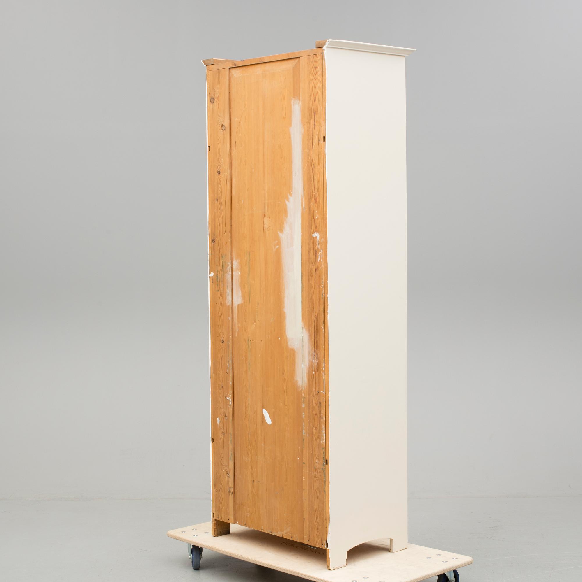 KLÄDSKÅP, jugend, 1900-talets början.