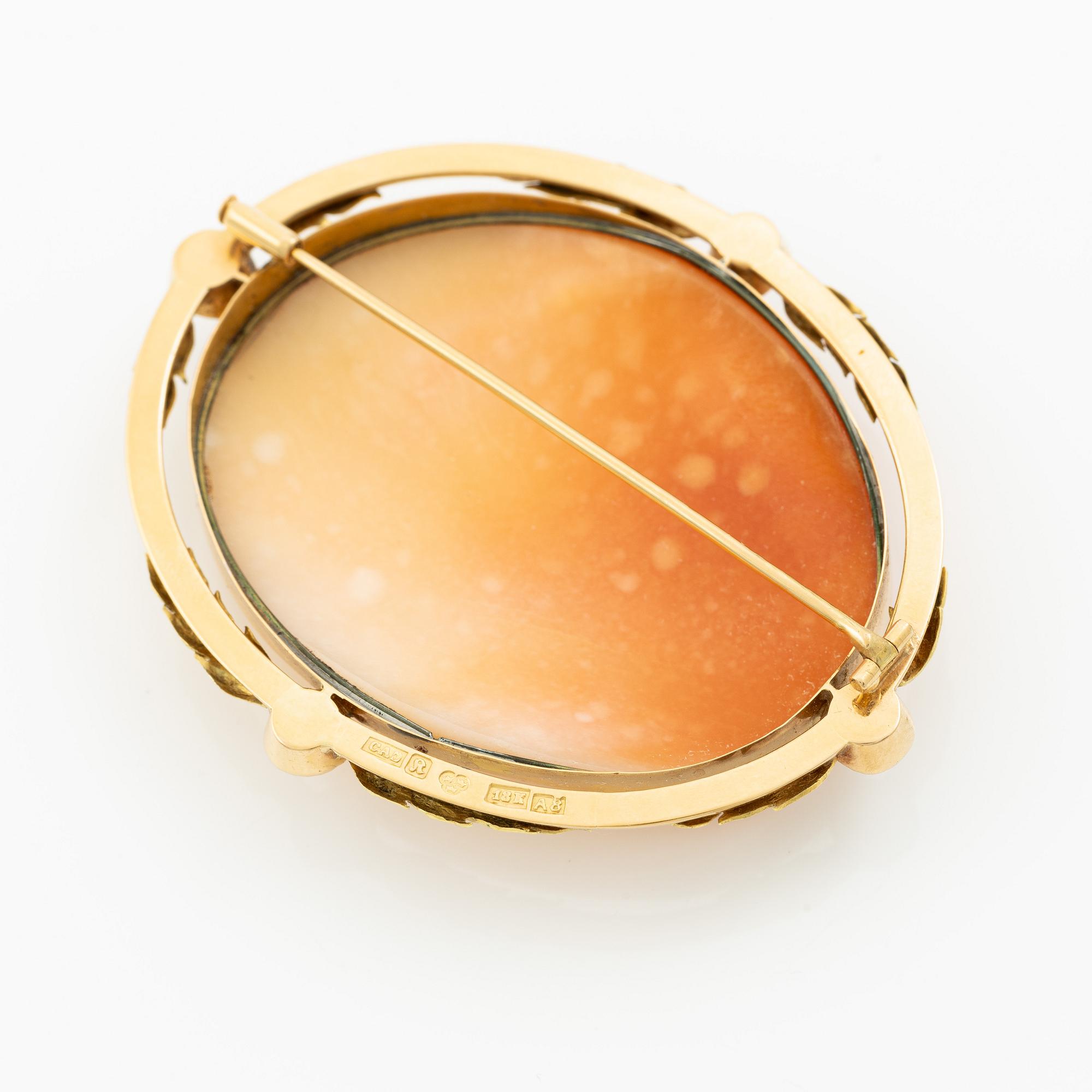 Brooch, 18K gold with shell cameo in the form of possibly Helios.
