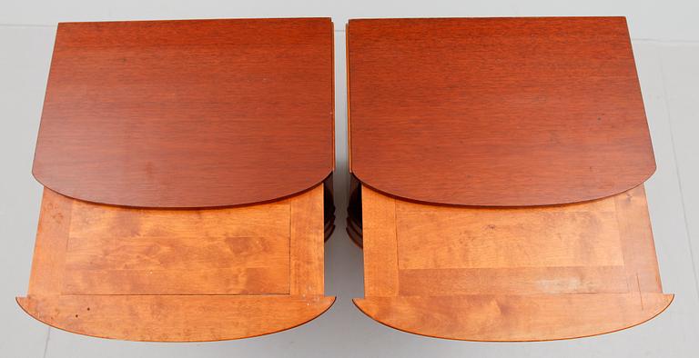 SÄNGBORD, 1 par, 1900-talets mitt.