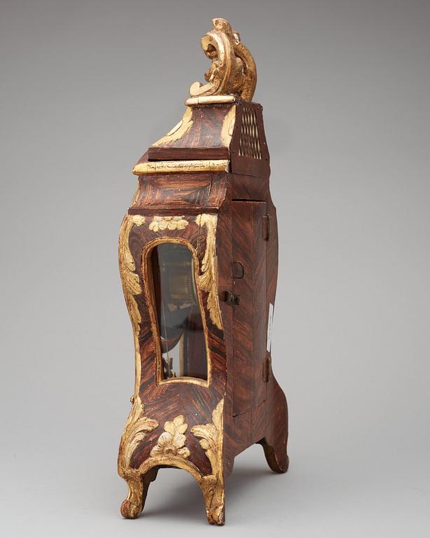 BORDSPENDYL, av Petter Ernst (verksam i Stockholm 1753-84). Rokoko.