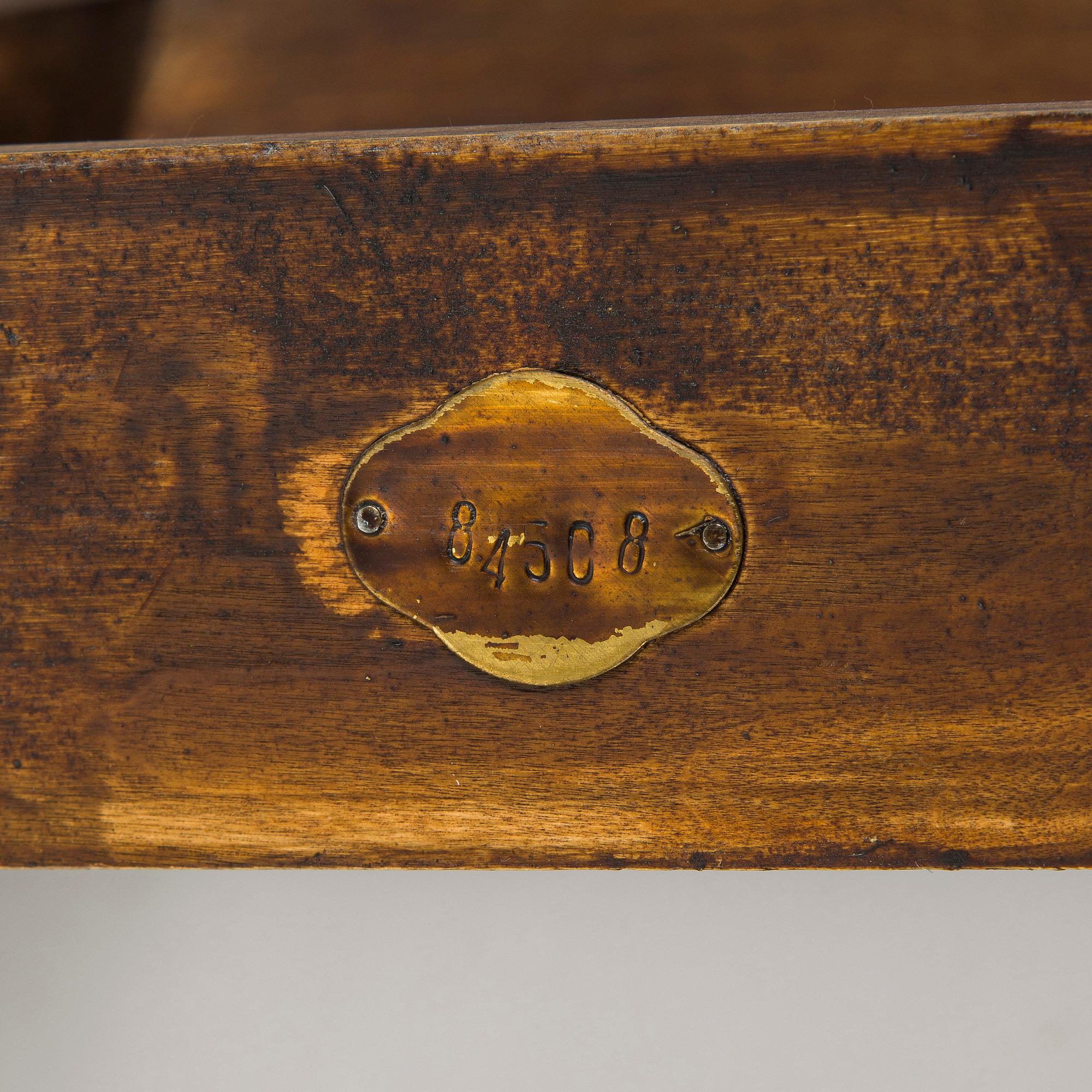 Vitrin / Skåp, modell Clifton ta Fritzies tillverkare Club Vintage Interiors 2011-2017.