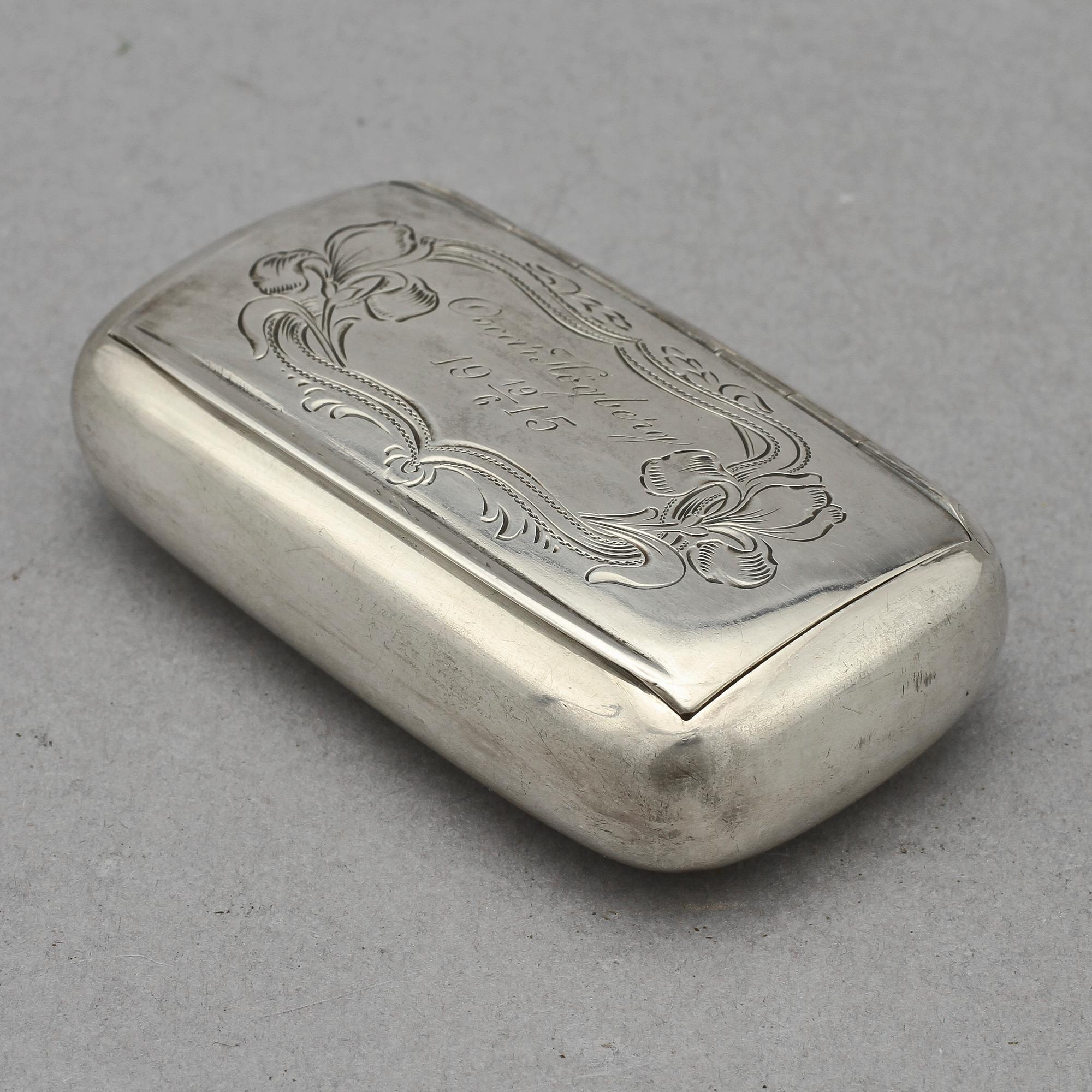 DOSA, silver, bär imporstämplar, 1900-talets första kvartal. Vikt 50g.