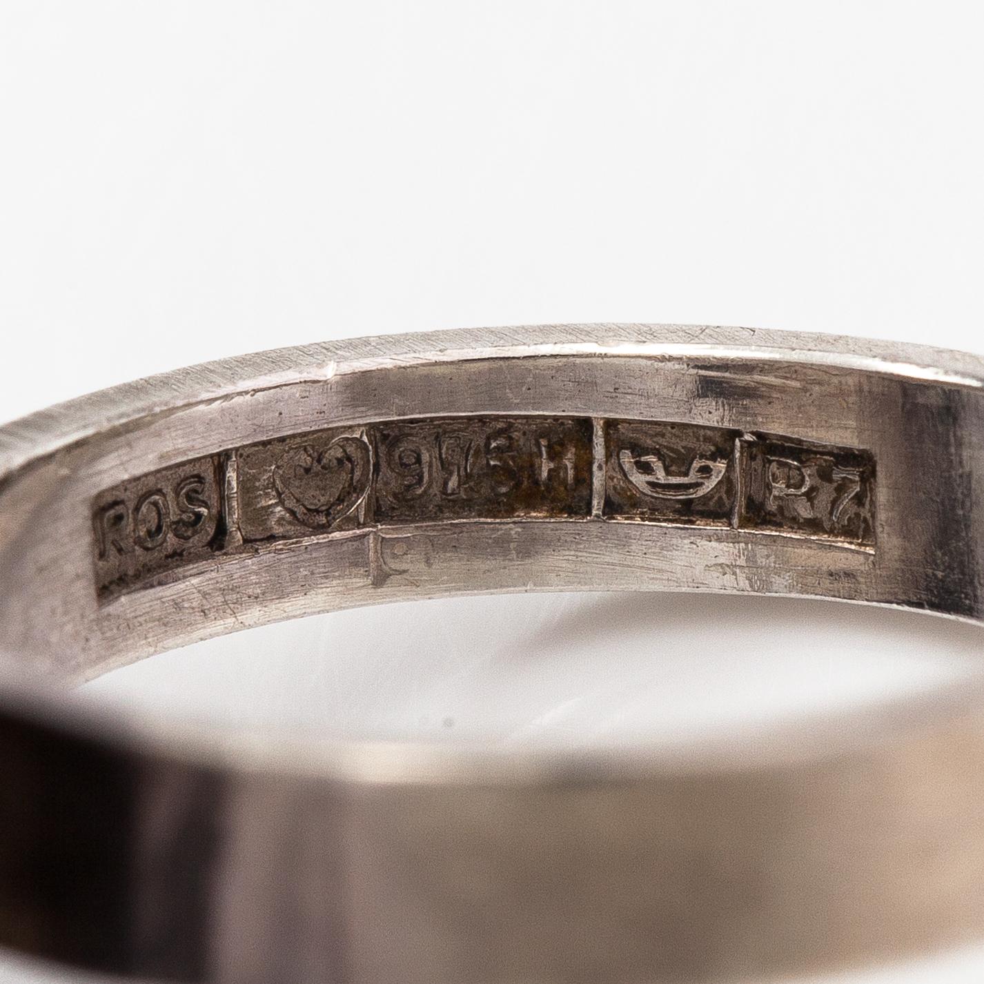 Reino Saastamoinen, Ring, sterlingsilver och spektrolit. Helsingfors 1970.