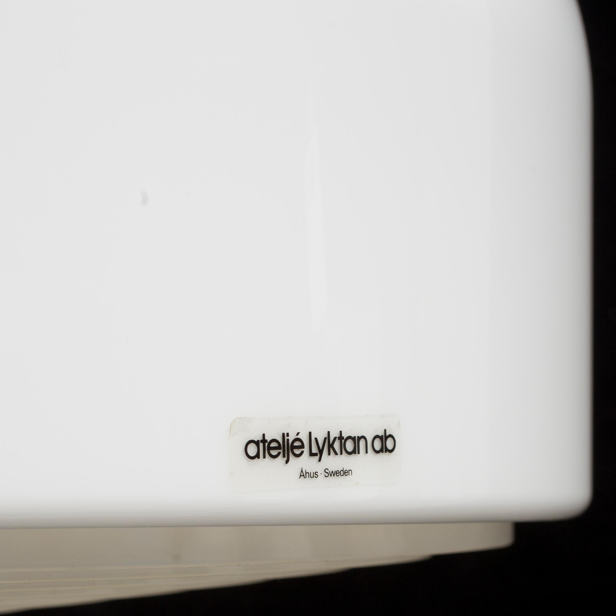 ANDERS PEHRSON, taklampor, 2 stycken, "Knubbling", Ateljé Lyktan, Åhus. 1900-talets andra hälft. Höjd 52-55 cm.