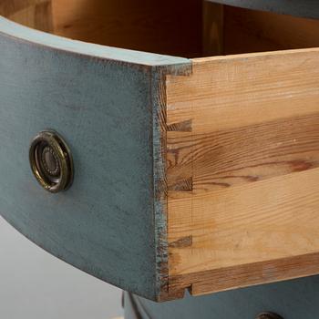 BYRÅ, gustaviansk stil, tidigt 1900-tal.