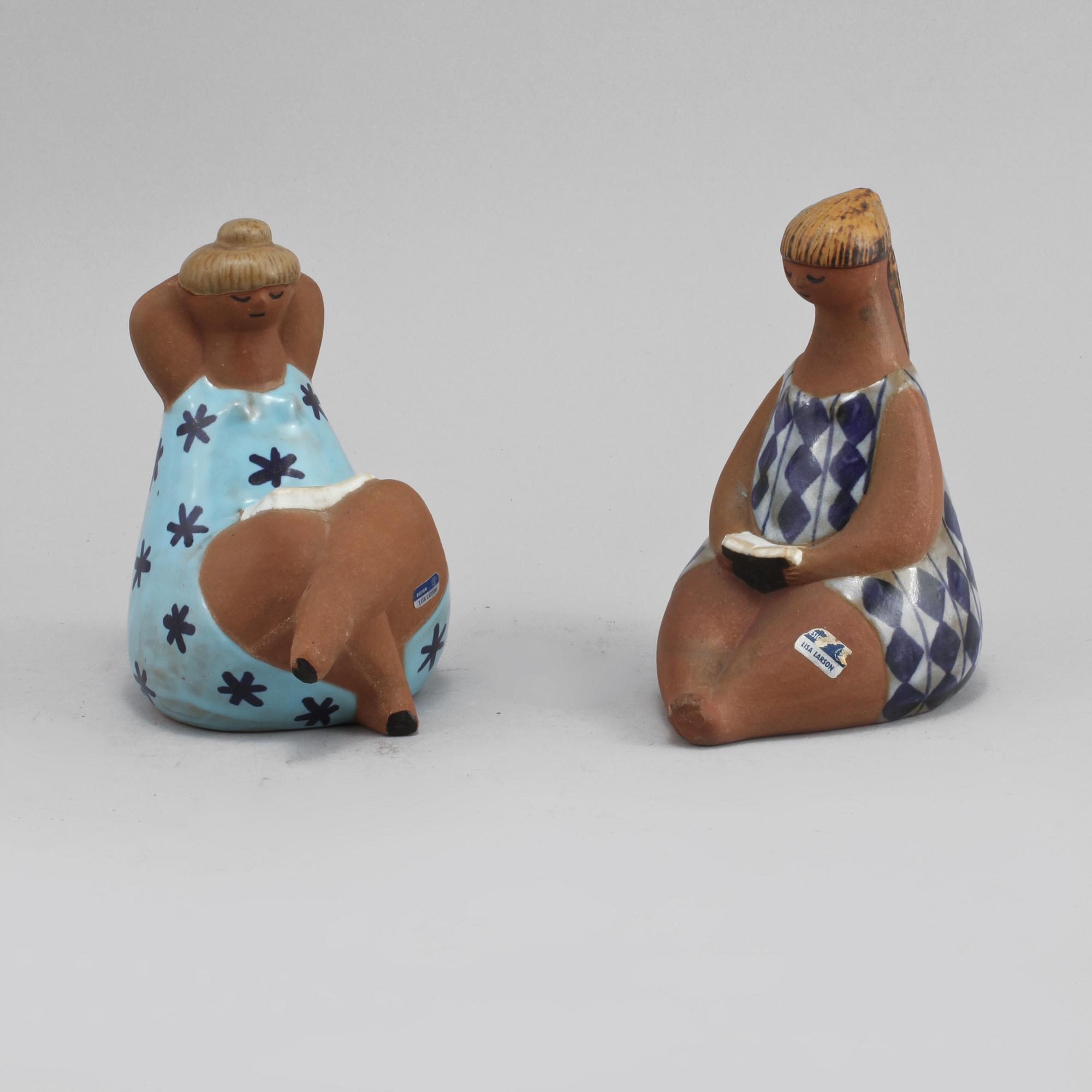 FIGURINER, 2 st, stengods,ur "ABC-flickorna", Lisa Larson, Gustavsberg. 1900-talets andra hälft.