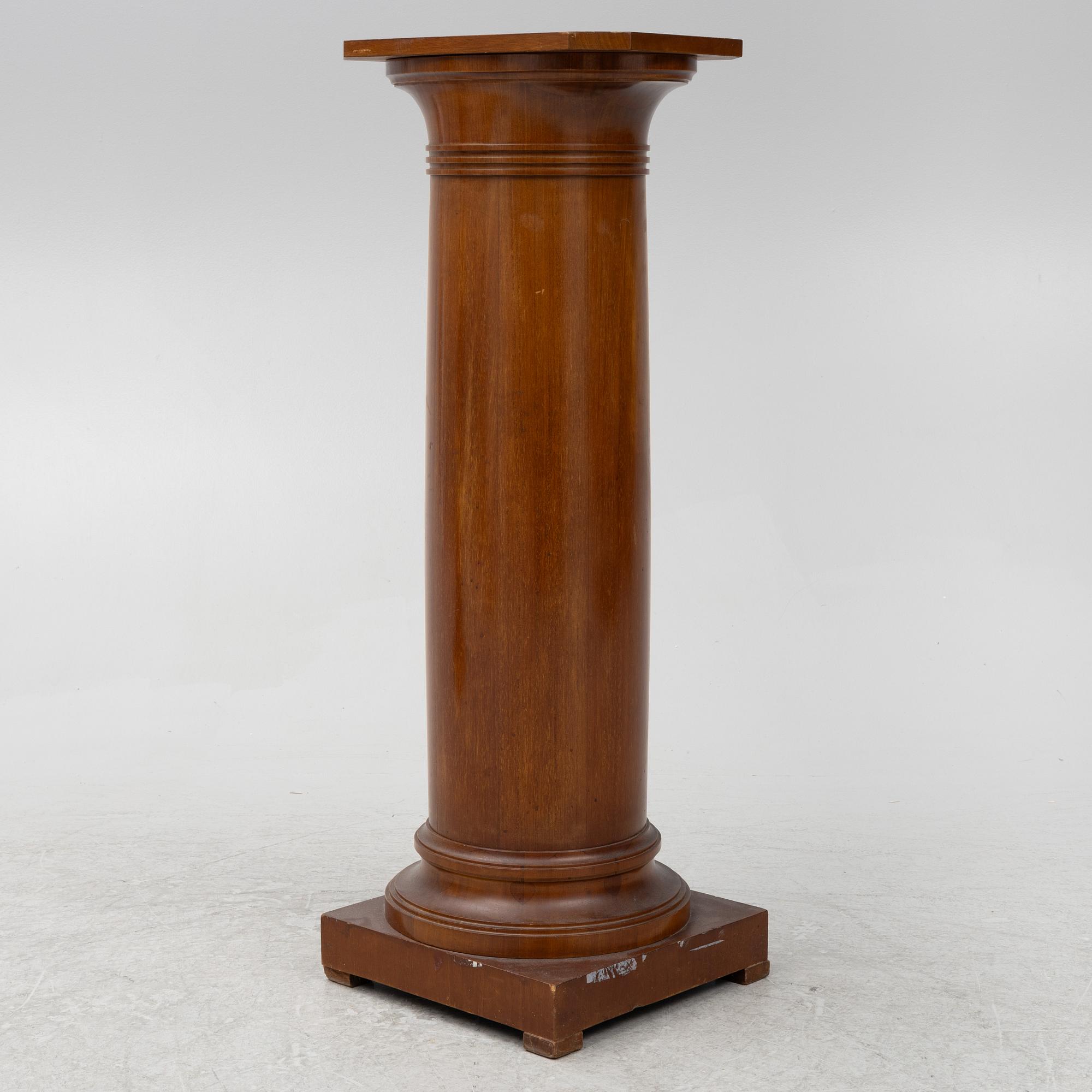 Pedestal, column-shaped, first half of the 20th Century.