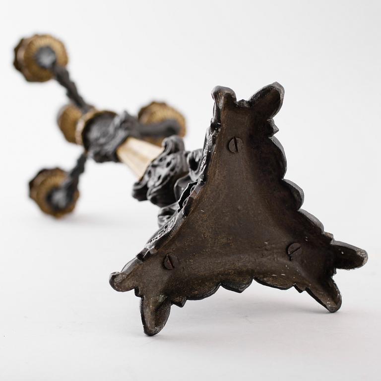 KANDELABRAR, 1 par, patinerad metall, empirestil, 1900-tal.