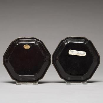 FAT, ett par, lacque burgautée. Qingdynastin, 1700-tal.
