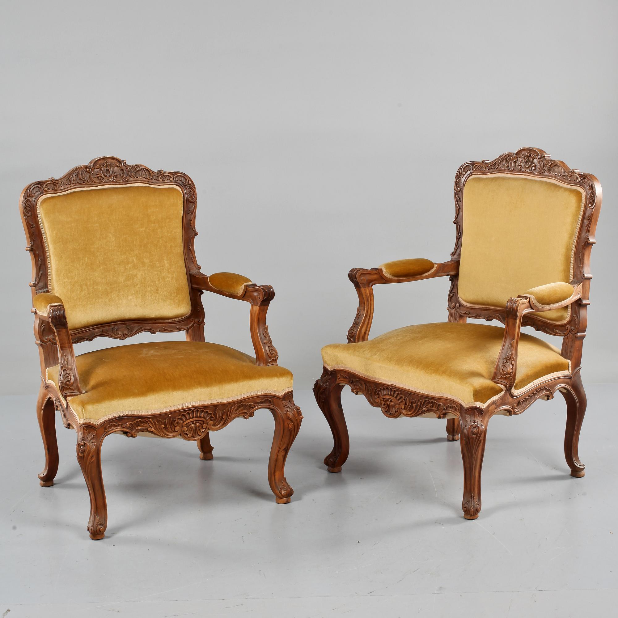 KARMSTOLAR, ett par, régance-stil, omkring 1900-talets mitt.