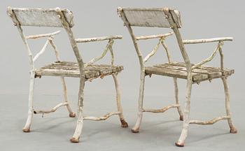 TRÄDGÅRDSSTOLAR, ett par, gjutjärn, 1900-talets början.