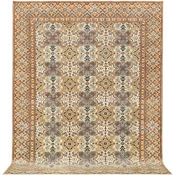 A carpet, Kashan, ca 367 x 273 cm.