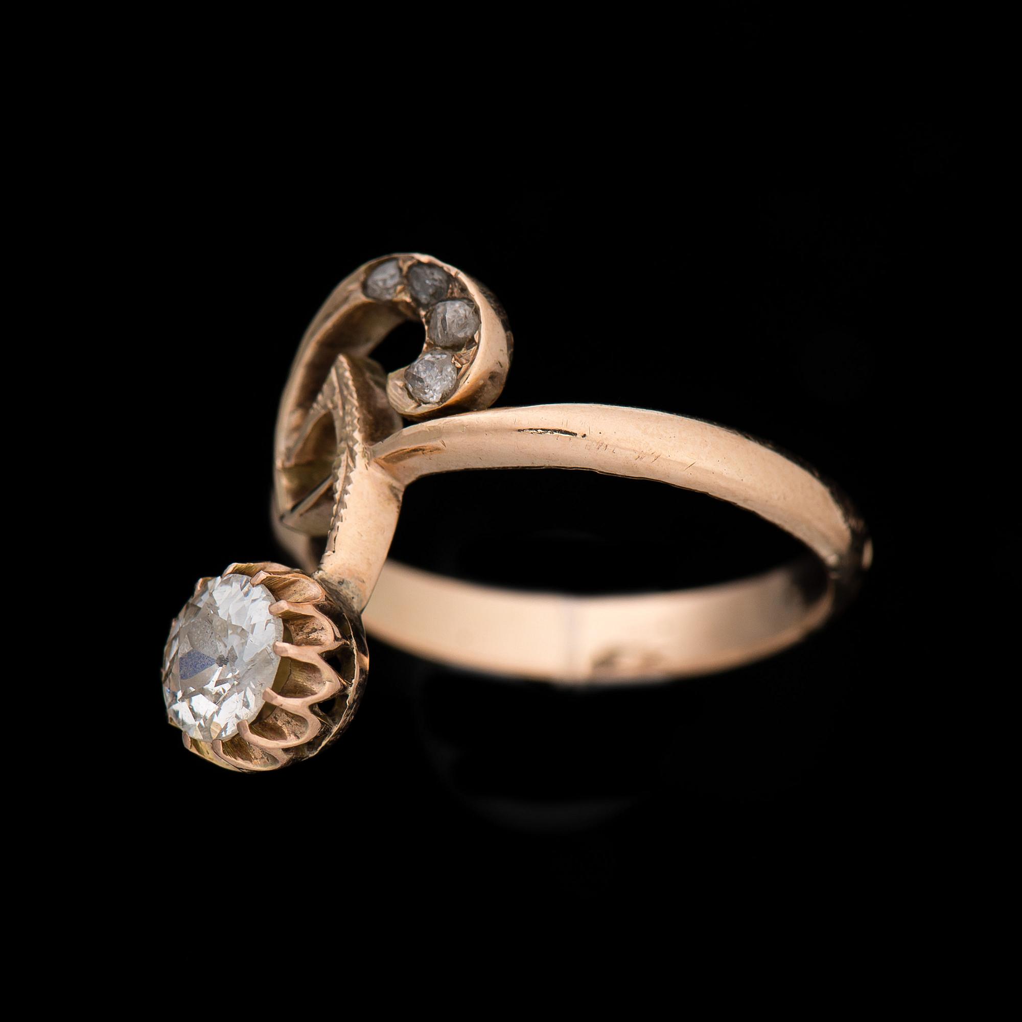 A RING, old cut diamond, 14K (56) gold. Vilnius, early 1900s.