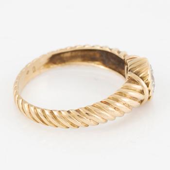 Ring, 18K guld med solitär briljantslipad diamant.