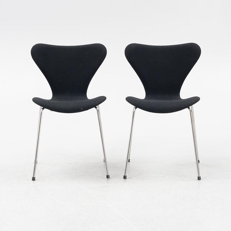 Arne Jacobsen, a set of six 'Series 7' chairs from Fritz Hansen, 21st Century.