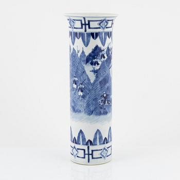 A porcelain vase, China, 20th century.