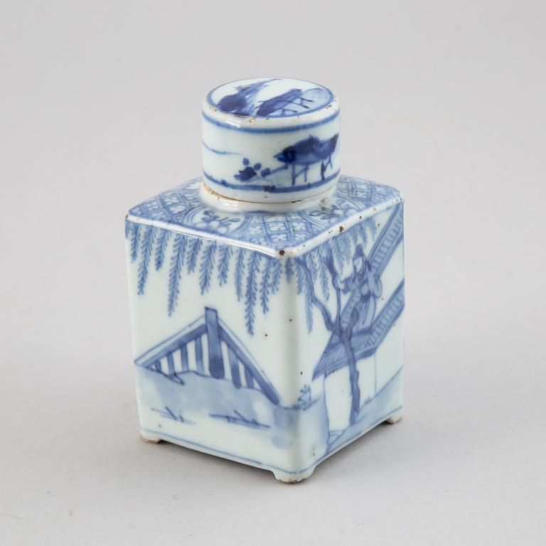 A group of three porcelain objects, Qing dynasty, 18th/19th century and Europe, 20th century.