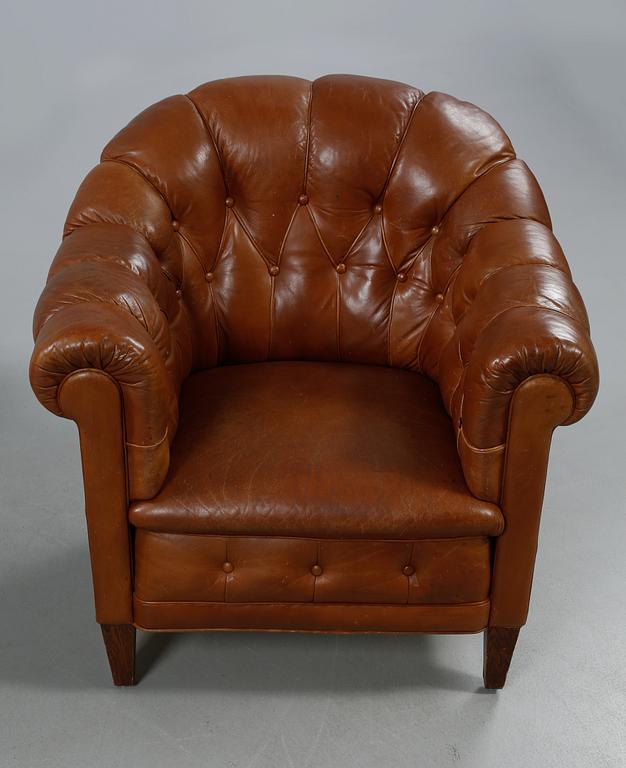 CLUBFÅTÖLJER, ett par, 1900-tal.