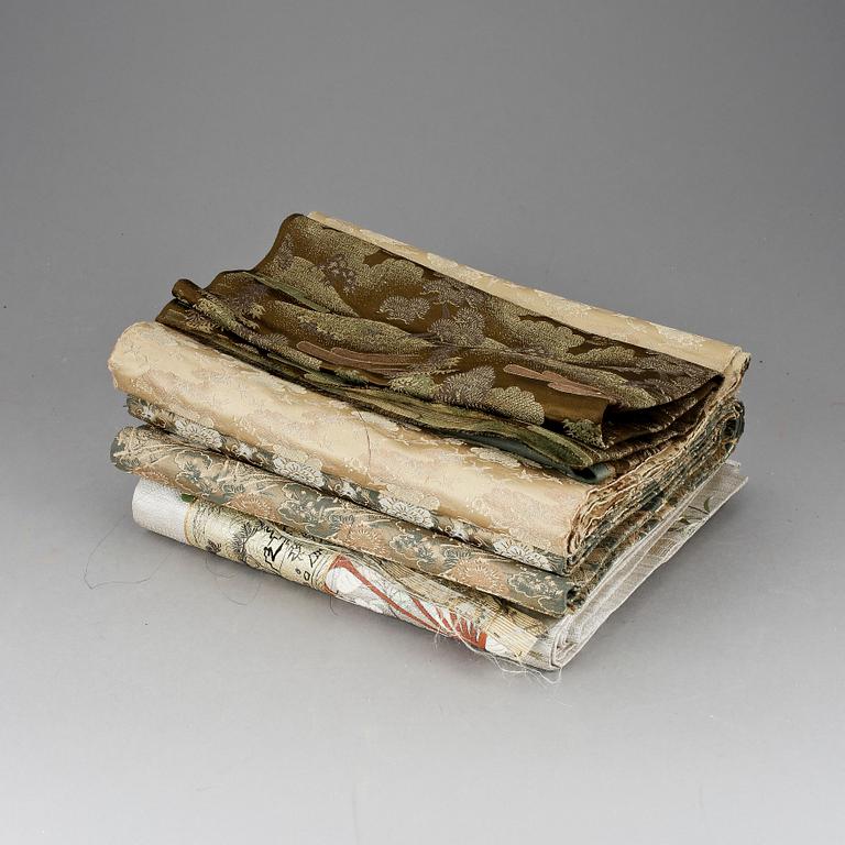 OBISKÄRP, 2 ST SAMT 2 TEXTILDELAR, Japan 1900-tal.