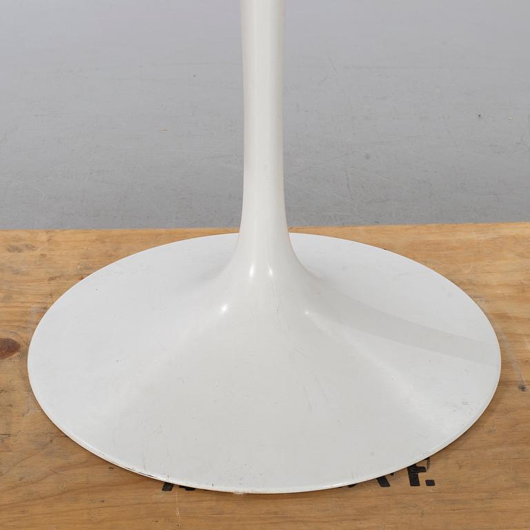 EERO SAARINEN, table, "Tulip" Knoll international, second half of the 20th century.